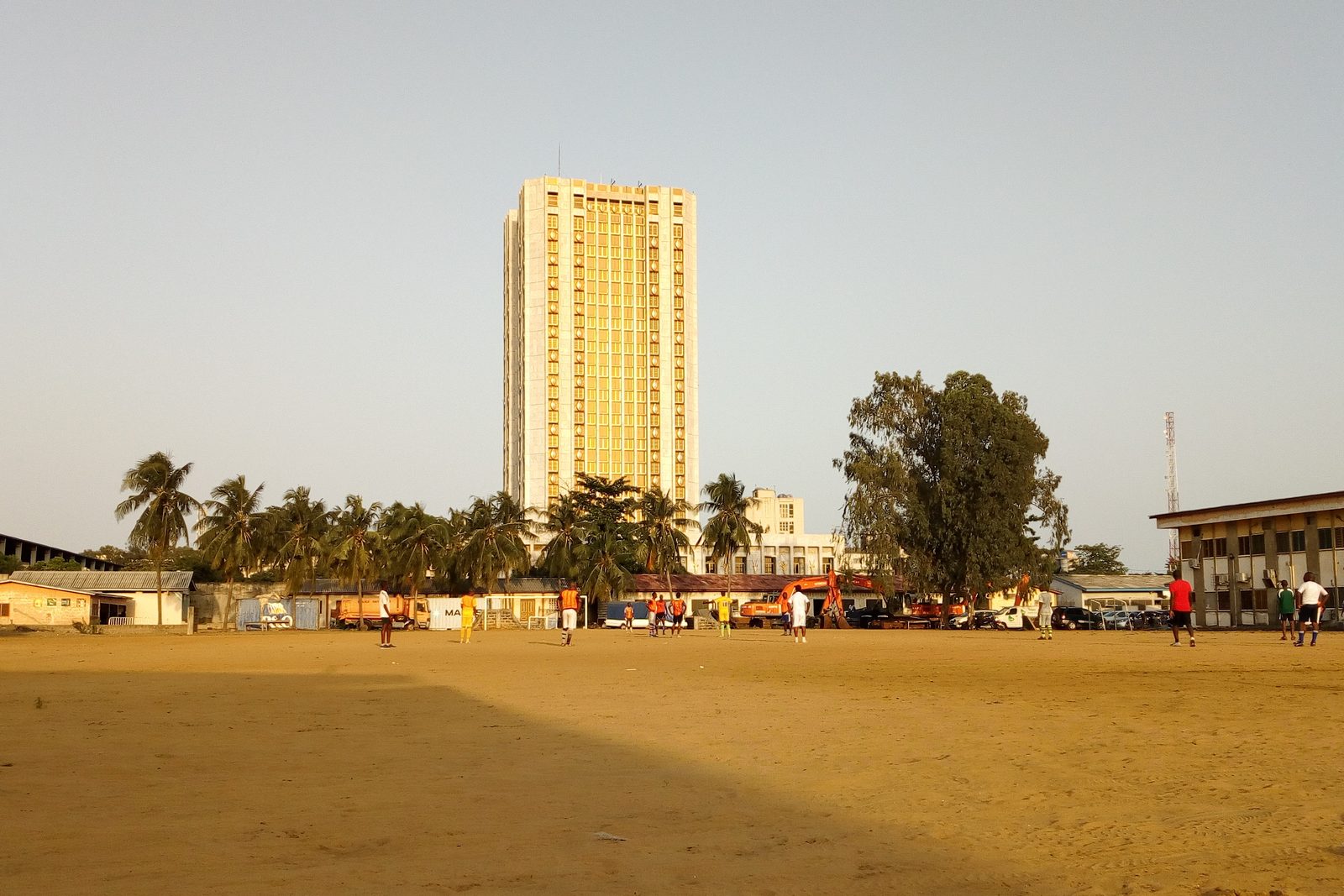 Tour BCEAO à Cotonou, illustrant les ouvrages de structure suivis par le bureau de génie civil au Bénin