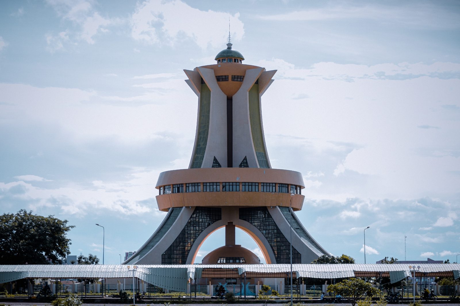 Monument des Héros nationaux à Ouagadougou, illustrant le contexte sahélien du Burkina Faso