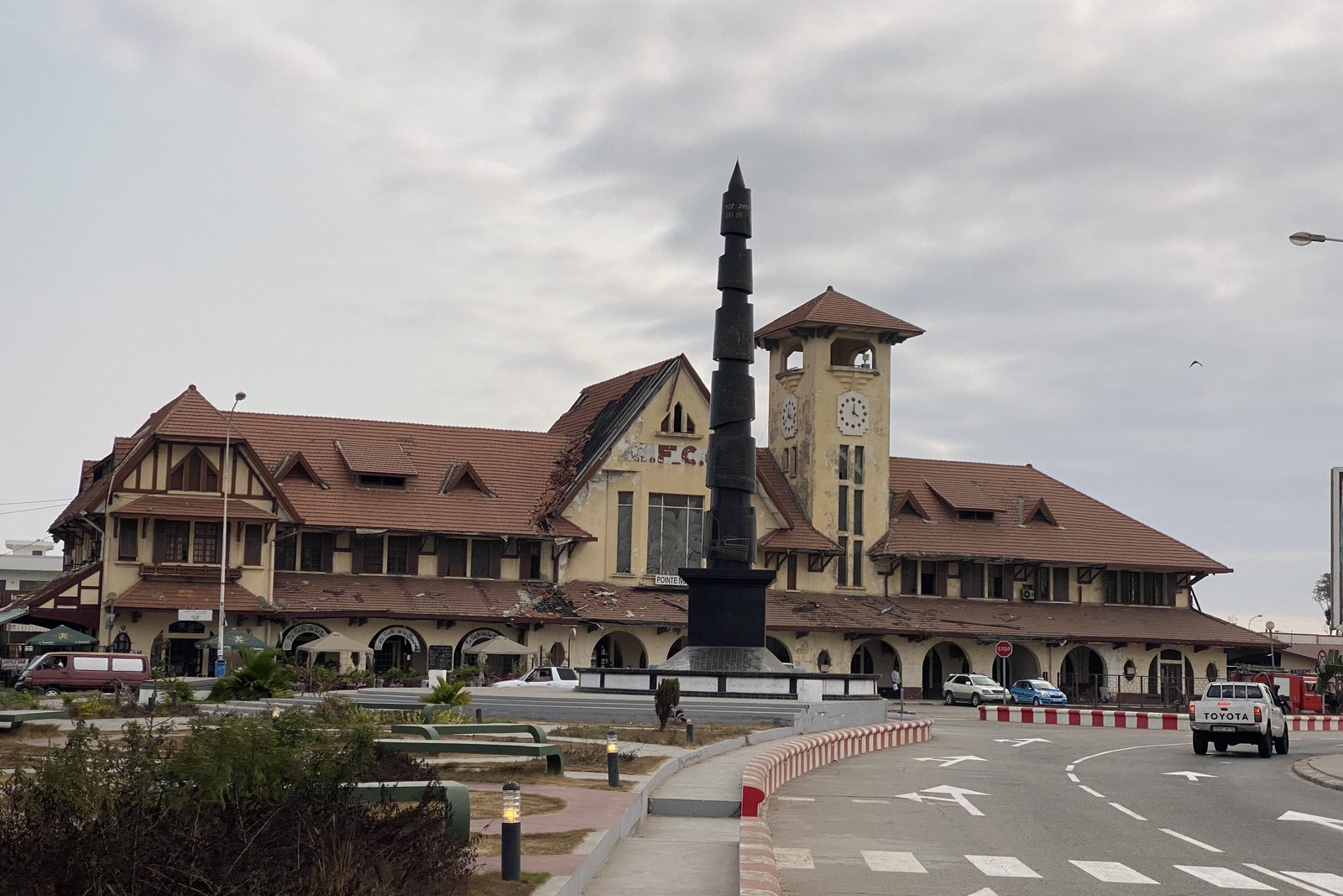 Gare de Pointe-Noire, illustrant le patrimoine bâti suivi par le bureau de génie civil au Congo